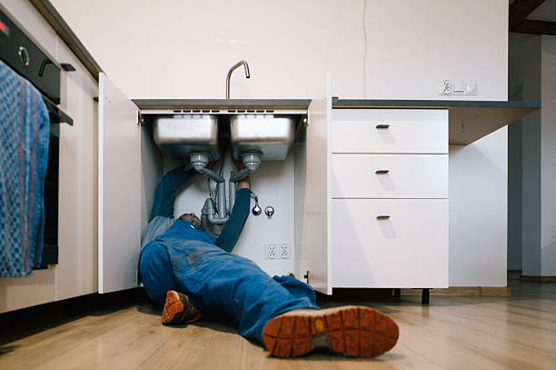 Professional Plumbing technician working in Hamlin, TX